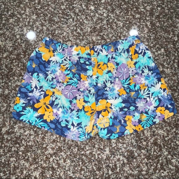 Patagonia Woman’s Barely Baggies Short 2.5” Size Medium - Picture 5 of 5